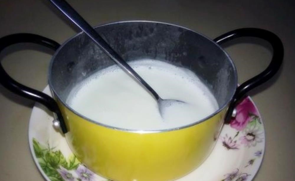 睡前|坚持睡前喝牛奶3年,10岁男孩身高只有1米1,医生:喝奶时间不对