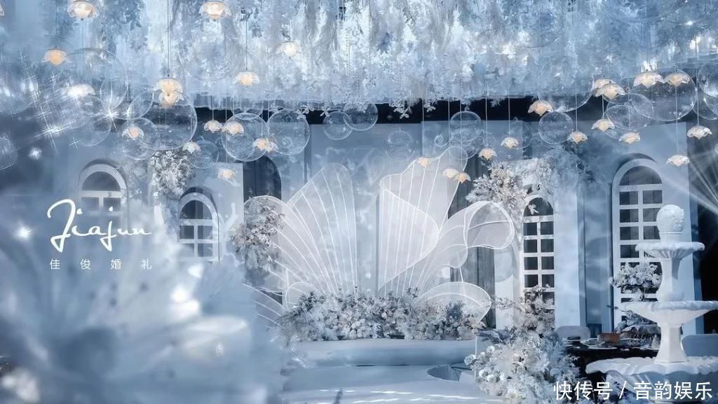 通透蓝的童话婚礼,有漂浮在海上的泡沫,和静谧的海棠花开