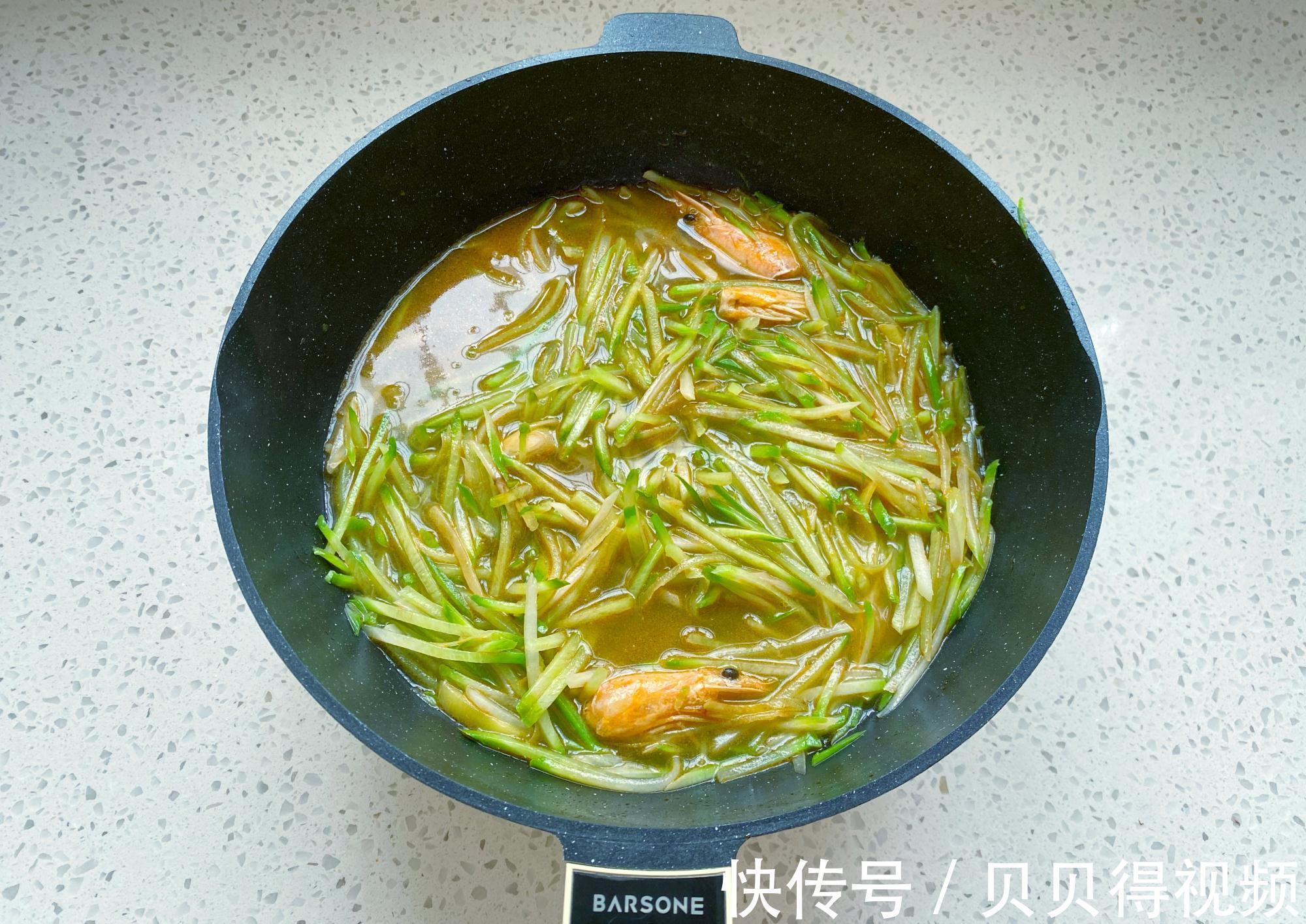 萝卜丝虾汤这样煮，味道鲜美又好喝，拌米饭汤汁都不剩
