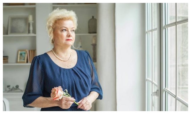 间距|女性开始衰老时,身体会有“1臭、2少、3大”的信号,自测下