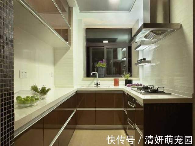 厨房|这对夫妻真有远见,厨房不装吊柜,储物空间翻倍,美观实用还不乱