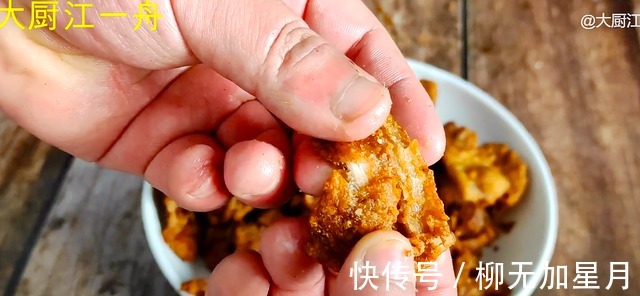 在家炸酥肉，面糊只用水调就错了，教你饭店做法，外酥里嫩不脱糊！