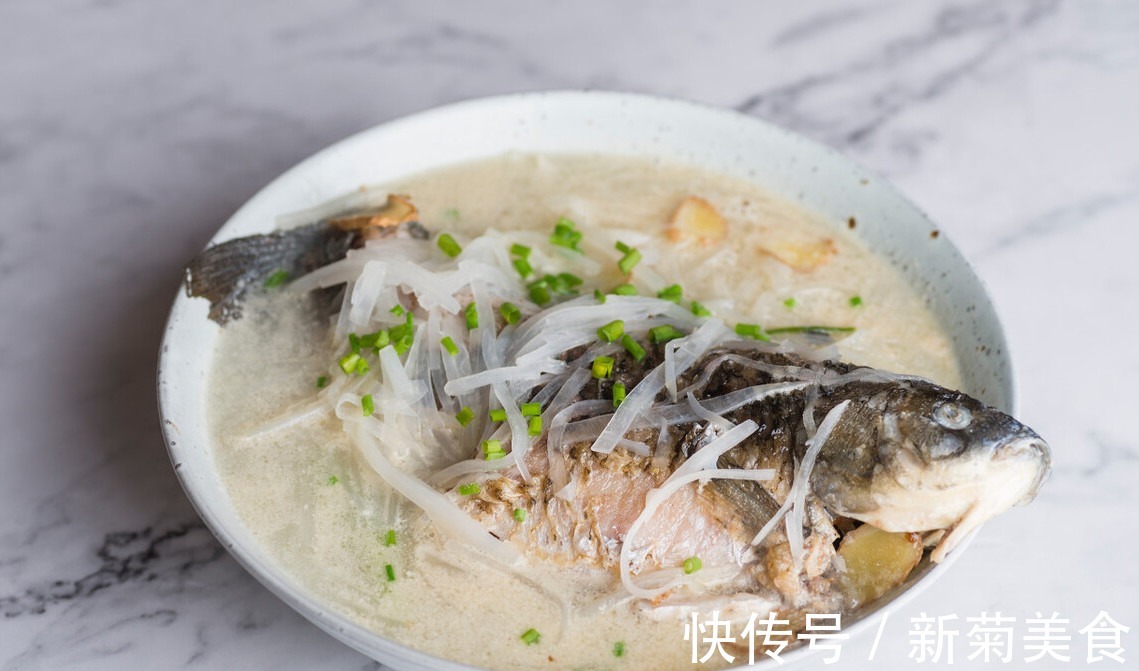 白萝卜|炖鱼汤时,牢记“2不放3窍门”,鱼汤奶白又鲜美,好喝没腥味