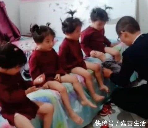 小精灵|四胞胎每天的清晨,从宝爸睁开眼睛那一刻,就倍感“心累”!