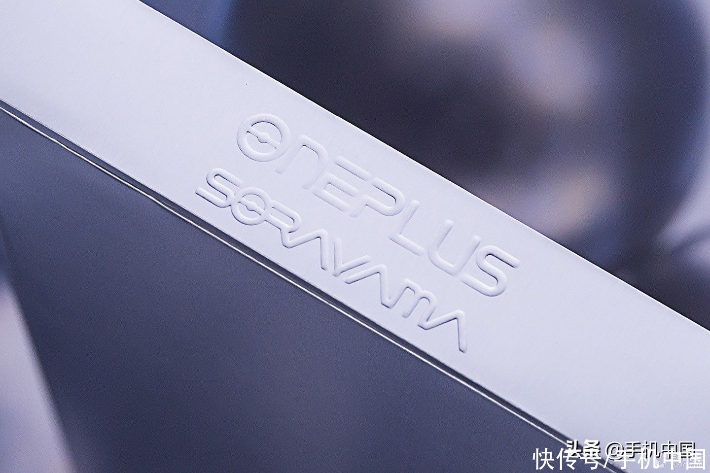 one|【OnePlus 9 Pro空山基闪银限定礼图赏：超脱于肉体之外的性感】