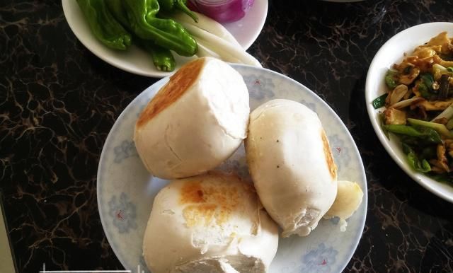 母子俩周四午餐，正儿八经的家常下饭菜，有滋有味一盘馒头不够吃