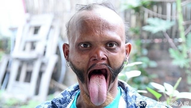 网友戏称:踩着凳子能舔到自己的鼻子,校车司机真的做到了