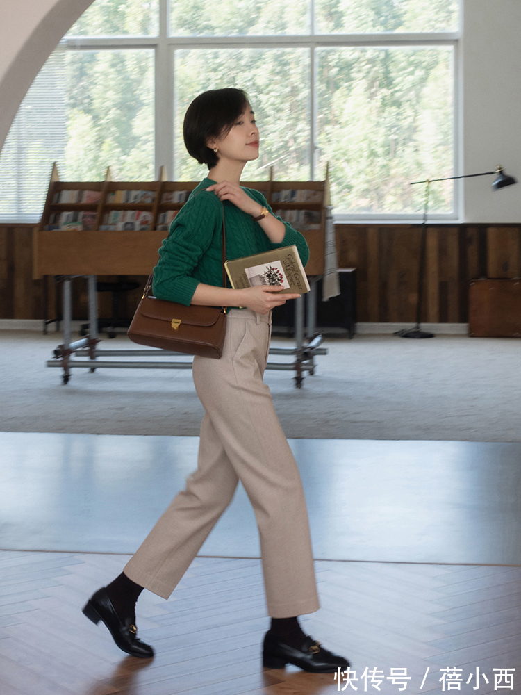 毛衣|冬天建议多穿“裤子”!选“加绒牛仔裤”、通勤西裤,时髦又保暖