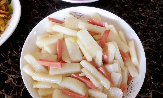 母子俩周四午餐，正儿八经的家常下饭菜，有滋有味一盘馒头不够吃