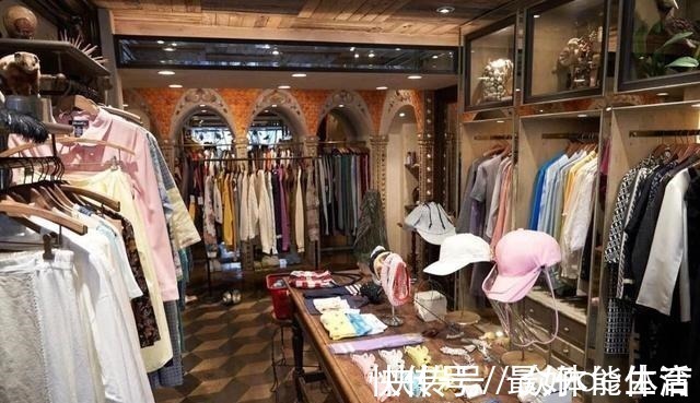 年代感 现在的潮人只有2种穿古着的和穿新衣服的!