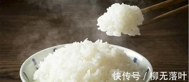 蒸米饭，这2种调料缺一不可，很多人不知道，难怪米饭不香不筋道！