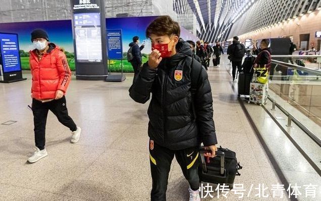 孟买|中国女足顺利抵达印度孟买，正式开启女足亚洲杯之旅，17日晚首训