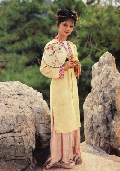 |陈晓旭担心张莉的婚姻，张莉却给她说笑话，宝姐姐总是报喜不报忧