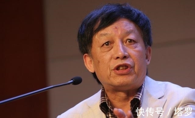 易中天!张国立、冯小刚提议“恢复繁体字”,易中天怒怼:亂竈龜鬱会写吗