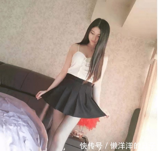 黑色|吊带背心搭配黑色短裙,长发姐姐很有魅力