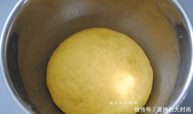 做包子不要只会加酵母,多加一勺它,包子又软又胖,冷了也不硬