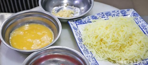鸡蛋|土豆丝里打2鸡蛋,没想到这么好吃,我家隔天就想吃,出锅被抢光