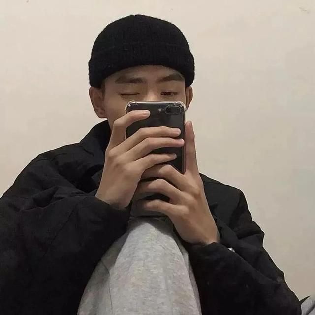 头像｜男｜不是因为奥特曼能变成光，而是心中有光才能变成奥特曼