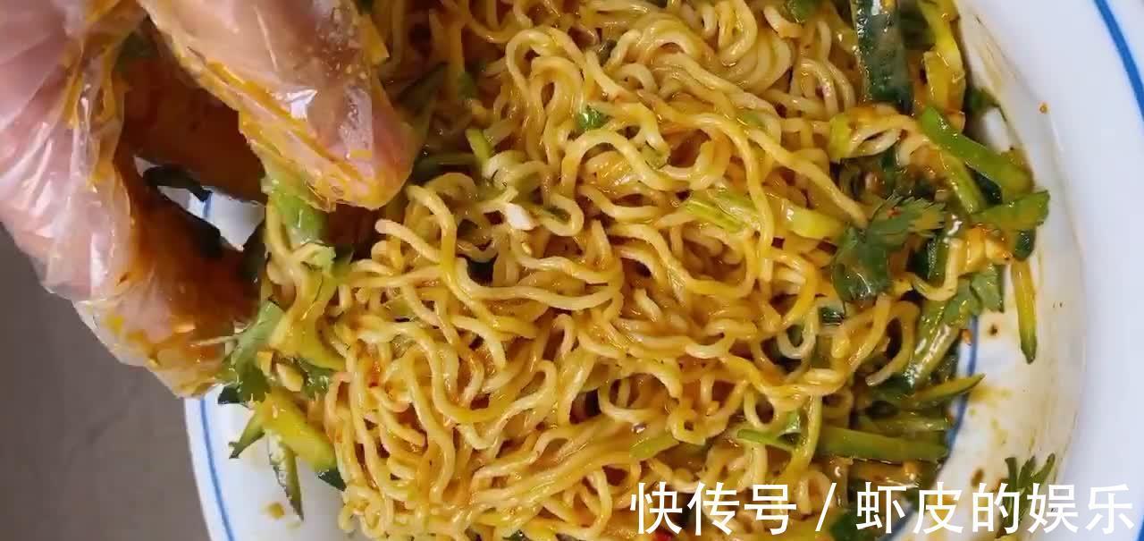 家常麻酱拌面的做法，正确芝麻酱的用法很重要，清爽不腻唇齿留香