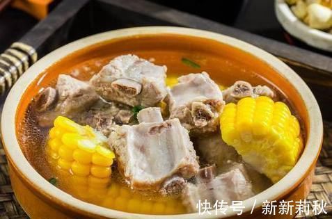 排骨|炖排骨时，先焯水就错了，多加这2步，排骨又香又嫩，不柴也不腥