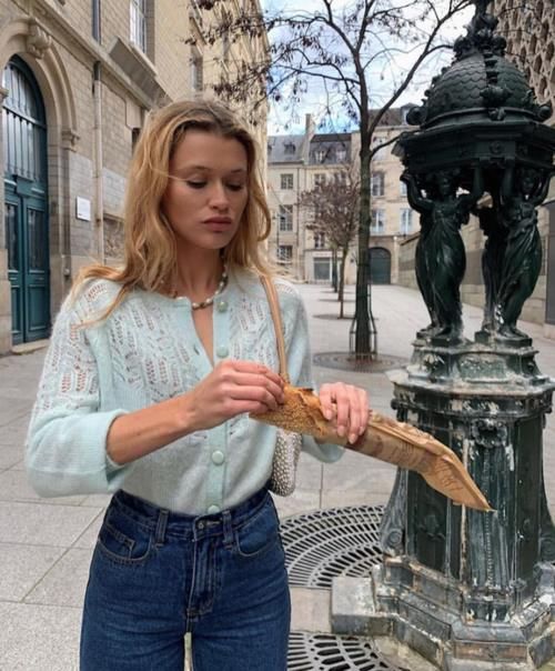 毛衣与春天是美好的相遇，5款毛衫搭配法，穿出轻快也时髦的通勤风