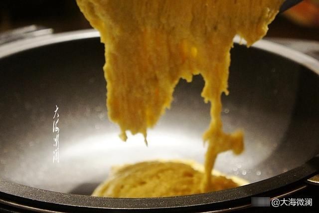 这饼手不沾面就能做,比蛋糕面包都好吃,上桌孩子抢着吃,真解馋