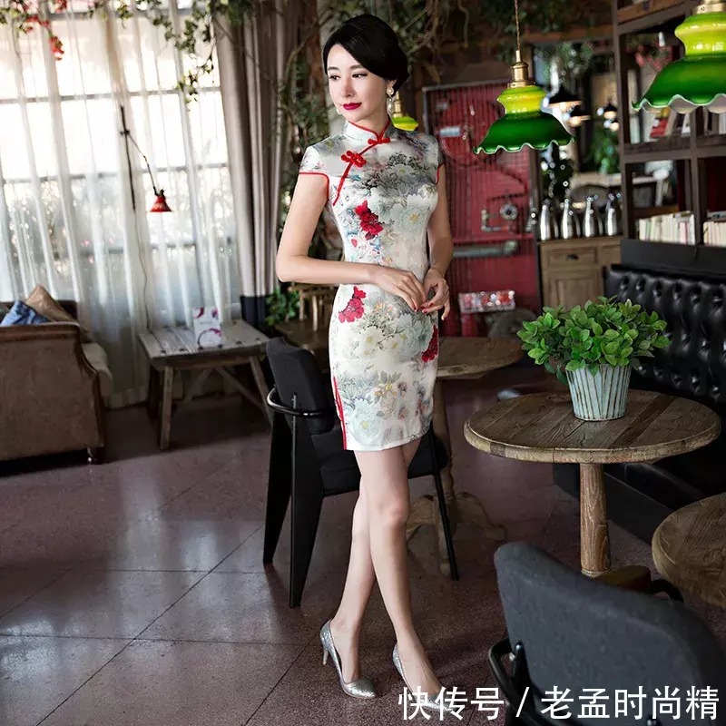 高开衩牡丹旗袍, 立领斜襟尽显东方女人的优雅性感, 美不胜收