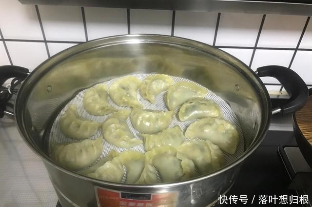  素馅烫面蒸饺详细做法，皮薄馅大不破皮，和面是关键，放凉都不硬