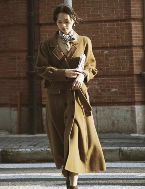 小蛮腰 穿大衣不要只会敞开穿了,搭配腰带保暖显瘦又高级,谁穿都好看