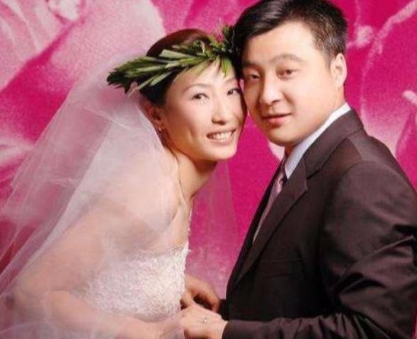 奥运冠军|她是羽毛球奥运冠军,却惨遭丈夫抛弃,离婚后独自抚养女儿