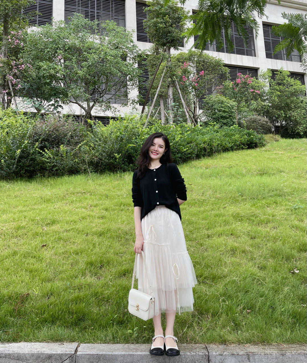 针织衫|胖女孩最关心的搭配来了,针织衫搭配半身裙时髦又精致,显高显瘦