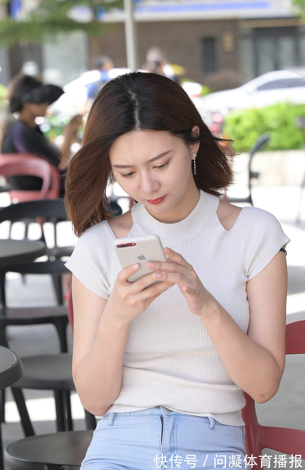 短袖衫 健美裤穿搭,配短款针织衫,运行休闲两不误,轻松提升时尚感