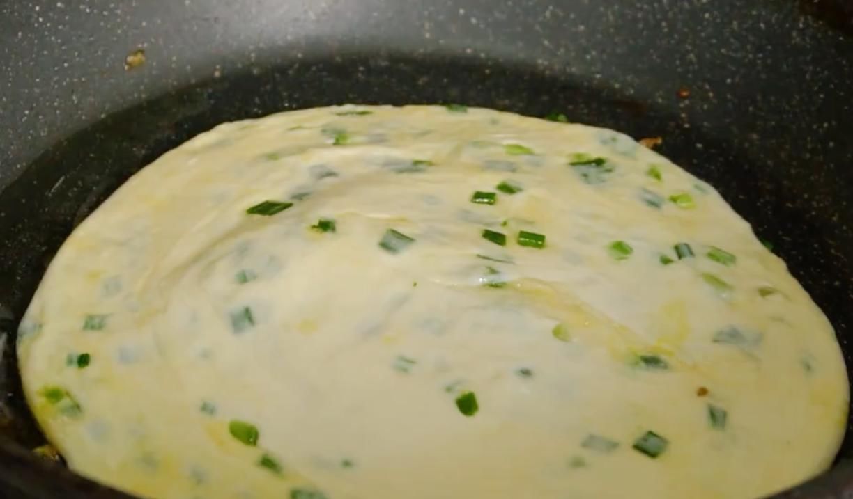 葱花饼|经典美食“葱花饼”,葱香四溢,酥脆可口,好吃到停不下来