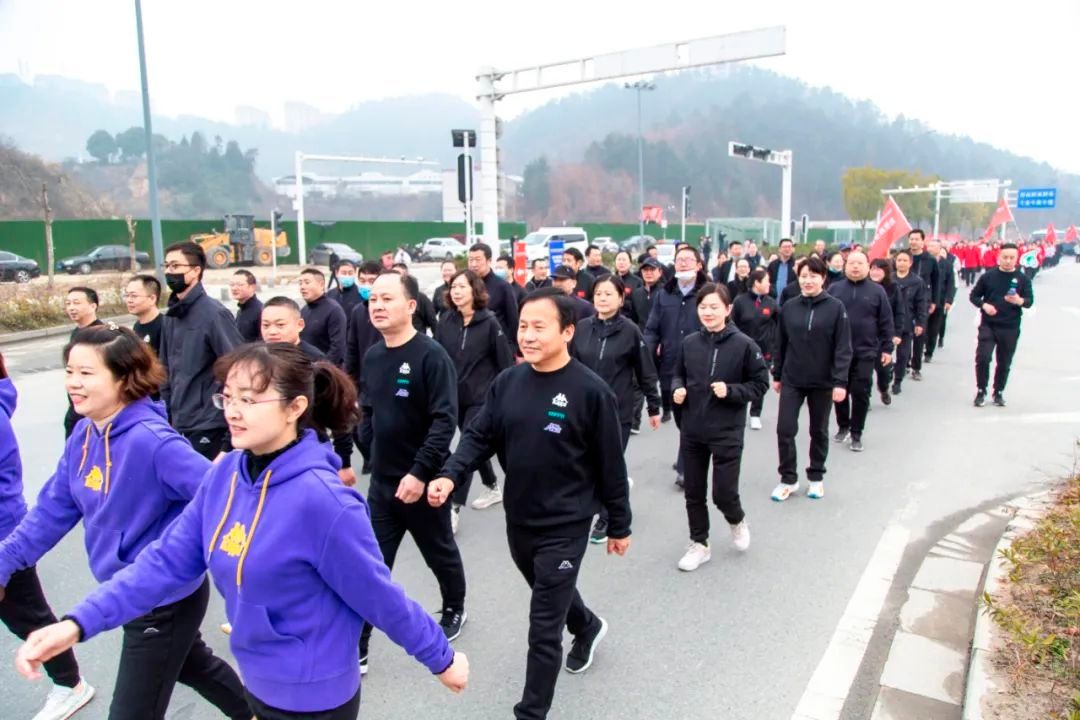 市城管执法委系统参与十堰市第29届健康跑