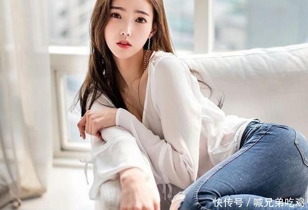 美女|牛仔裤美女，落落大方，尽显女人味