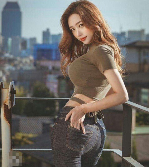 街拍打底裤美女显瘦又时尚的打底裤,特别舒适