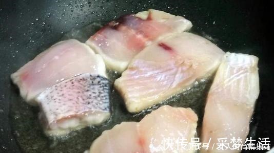 玄子|炖鱼时,别只会用醋去腥,教你一招好方法,炖好的鱼肉鲜美不腥