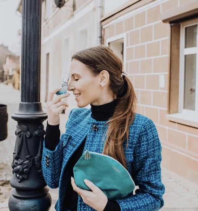 ?最近火了一种穿法叫：“小香风外套+裙子”，时髦高级还显瘦