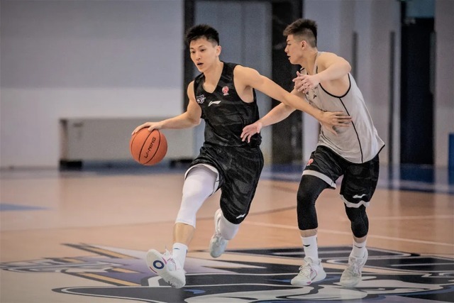 阵容|北京首钢阵容大调整!王骁辉被放弃,雅尼斯不留情面