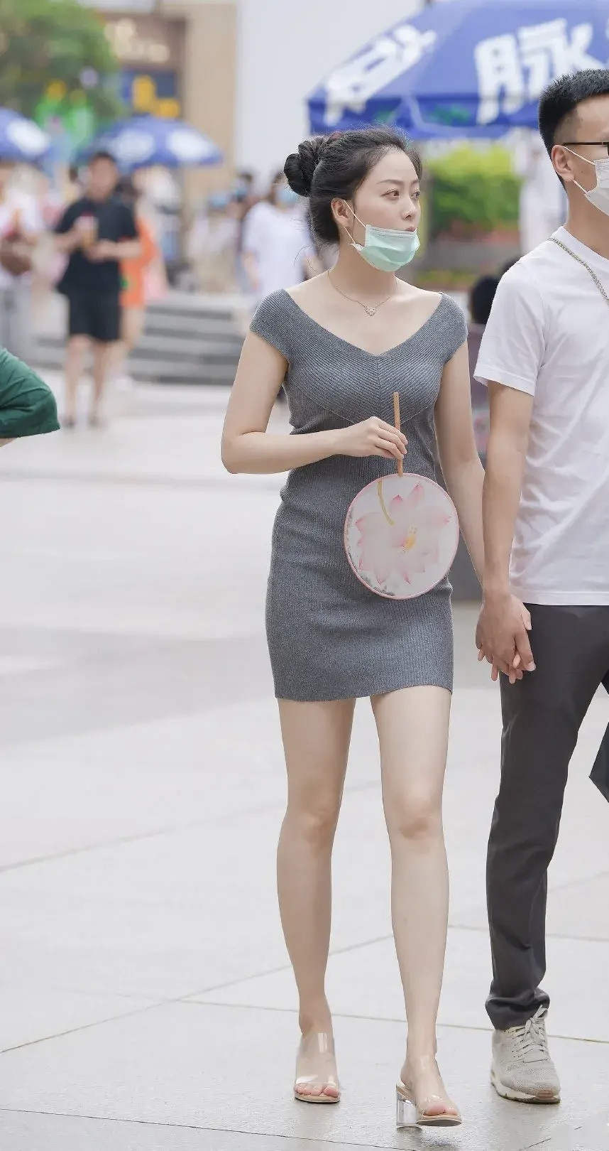 优雅的包臀裙, 由于其独特的设计理念和剪裁风格, 非常的凸显身材