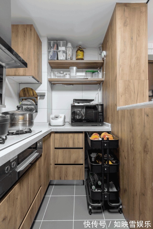 空隙|现在才知道，橱柜底部留空一格大有好处！回家默默拆掉个柜门