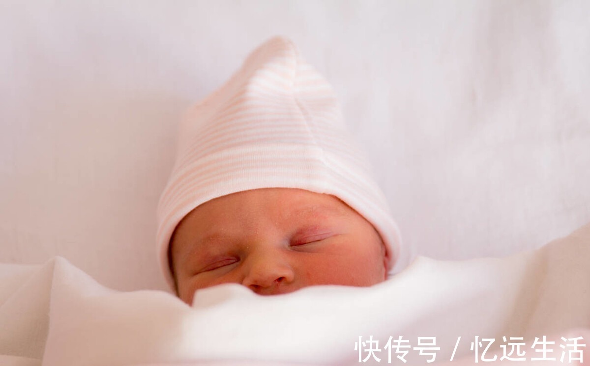 宝宝|新生儿睡姿采取什么方式好仰睡、侧睡、趴睡到底哪个才合适