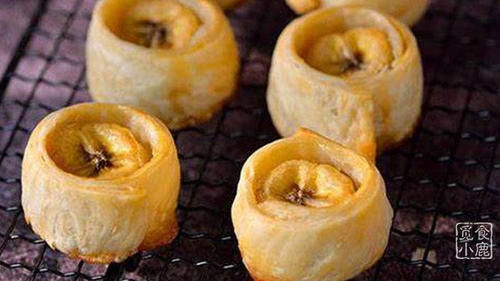 三步教你做香蕉饼,外面酥脆里面软糯,大人孩子都爱吃,建议收藏