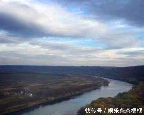 隔开|一条河流隔开两个兄弟国，一个将成发达国家，一个却依然穷困