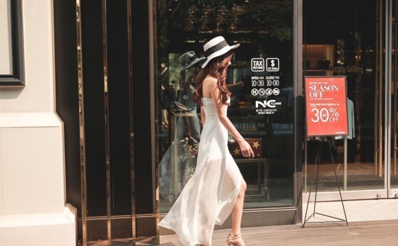  美图|晴天美图孙允珠：维也纳古典雍容抹香修长礼裙