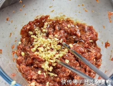 做牛肉馅饺子,想要鲜美多汁皮筋道,抓住3个要点,口感好还简单