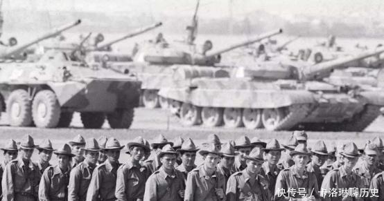 美国|苏联撤技术,美国搞封锁,我国造出原子弹他们什么态度