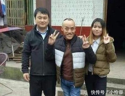 他曾因长相丑陋被妻子嫌弃，因熊出没走红，如今豪车别墅小娇妻