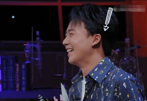  麒麟|张翰让郭麒麟坐自己腿上，谁注意大林子的反应，真不会掩饰