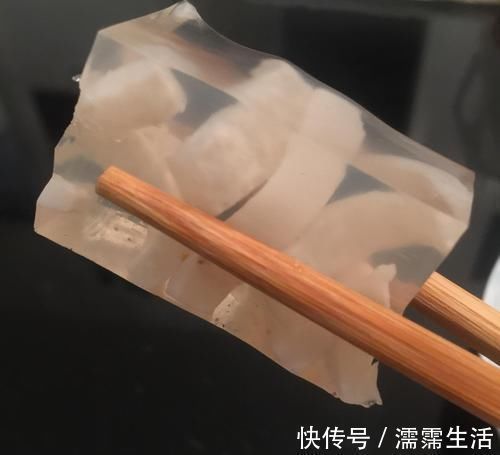 做猪皮冻，不要直接焯水！再加一步，晶莹剔透，嫩滑q弹，吃不腻